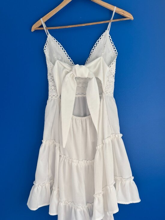 No brand Dresses & Skirts - White Babydoll Fitted Bodice Flowy Skirt Bow Closure Dress - XS/S